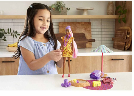 LALKA BARBIE Color Reveal Truskawka Pachnąca Pianą