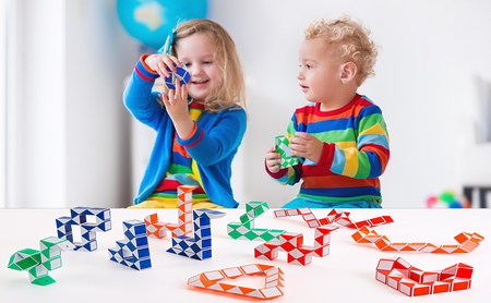 UKŁADANKA MAGICZNY WĄŻ MAGIC SNAKE FIDGET TOYS