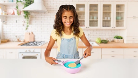 COOKEEZ MAKERY NALEŚNIKI Z PATELNIĄ PACHNĄCE MASKOTKA NIESPODZIANKA