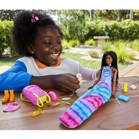 BARBIE BROOKLYN DREDY NA KEMPINGU LALKA AKCESORIA PLECAK ŚPIWÓR HDF74