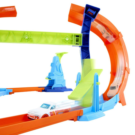HOT WHEELS STUNT TRACKS ZESTAW Mistrzowski skok na pętli + autko, zestaw +4
