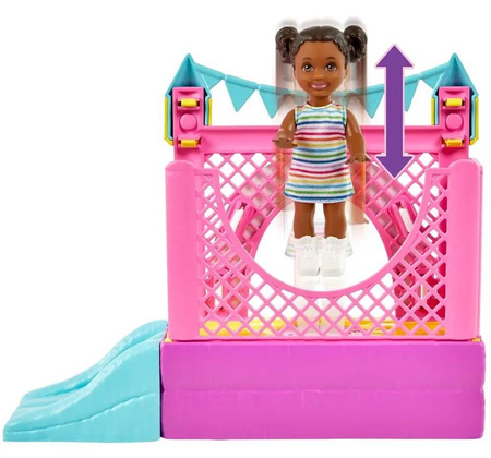 BARBIE SKIPPER LALKA OPIEKUNKA PLAC ZABAW HUŚTAWKA ZAMEK DMUCHANY HHB67