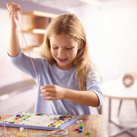 MELISSA & DOUG DREWNIANE KORALIKI Z LITERKAMI DO NAWLEKANIA ALFABET BEADS