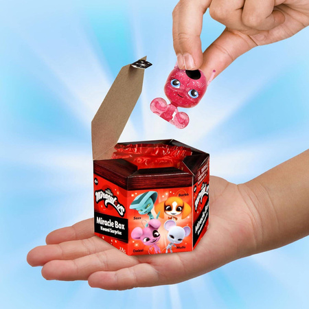 MIRACULOUS BIEDRONKA I CZARNY KOT KWAMI FIGURKA NIESPODZIANKA BOX