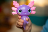 LET'S GLO AXOLOTL RYBKA RYBA FIOLETOWY PŁYWA ŚWIECĄCY ŚWIECI W WODZIE
